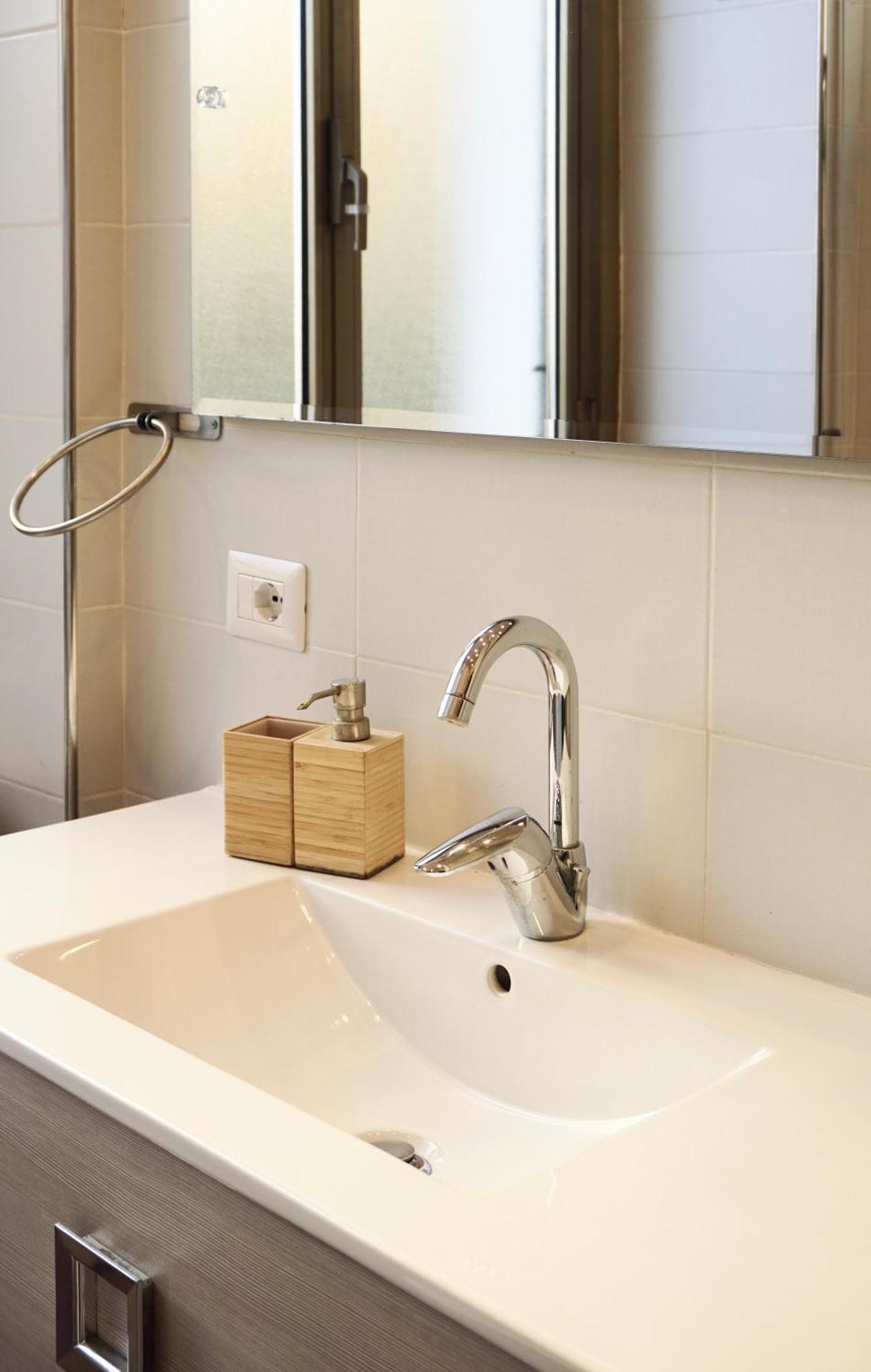Cozy In The Heart Of Garbatella Apartment *